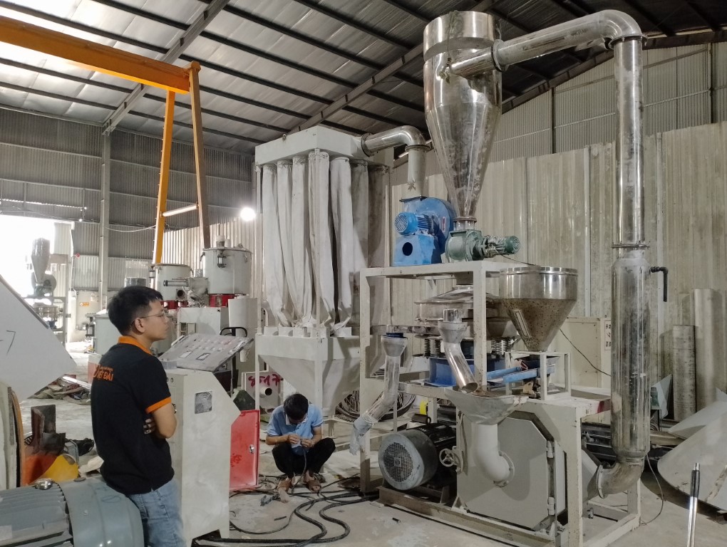 Máy nghiền bột pvc