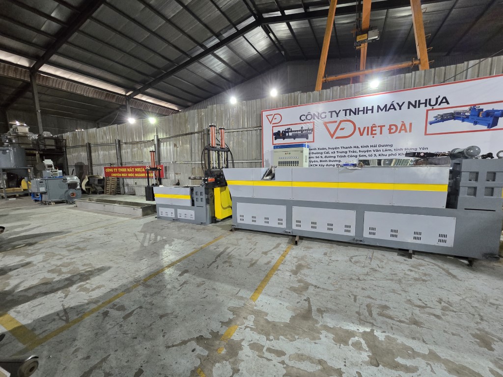 Hình ảnh thực tế dây chuyền tạo hạt nhựa tại xưởng Máy Nhựa Việt Đài