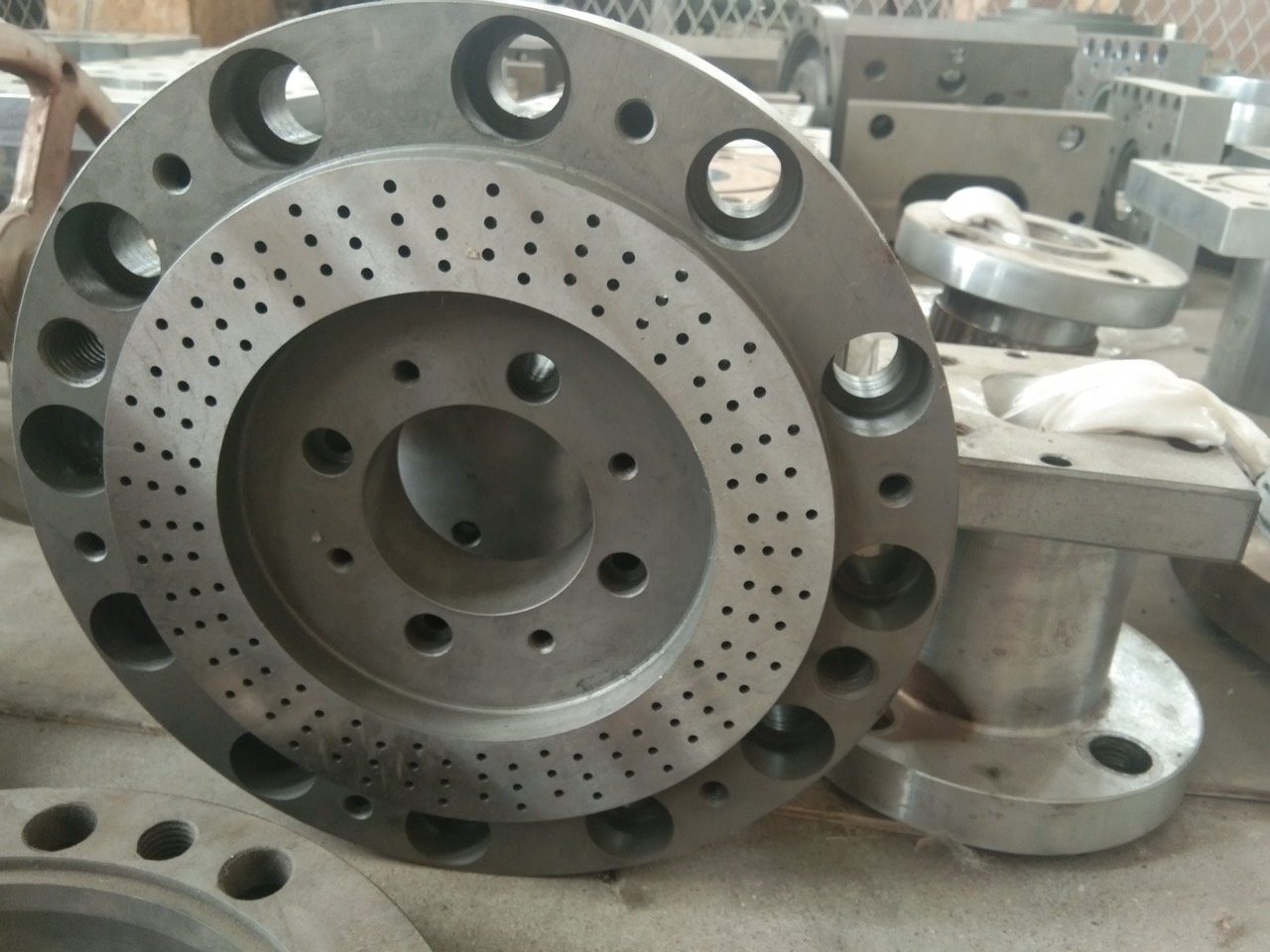 Đầu hình (đầu khuôn/mặt cắt) máy tạo hạt nhựa