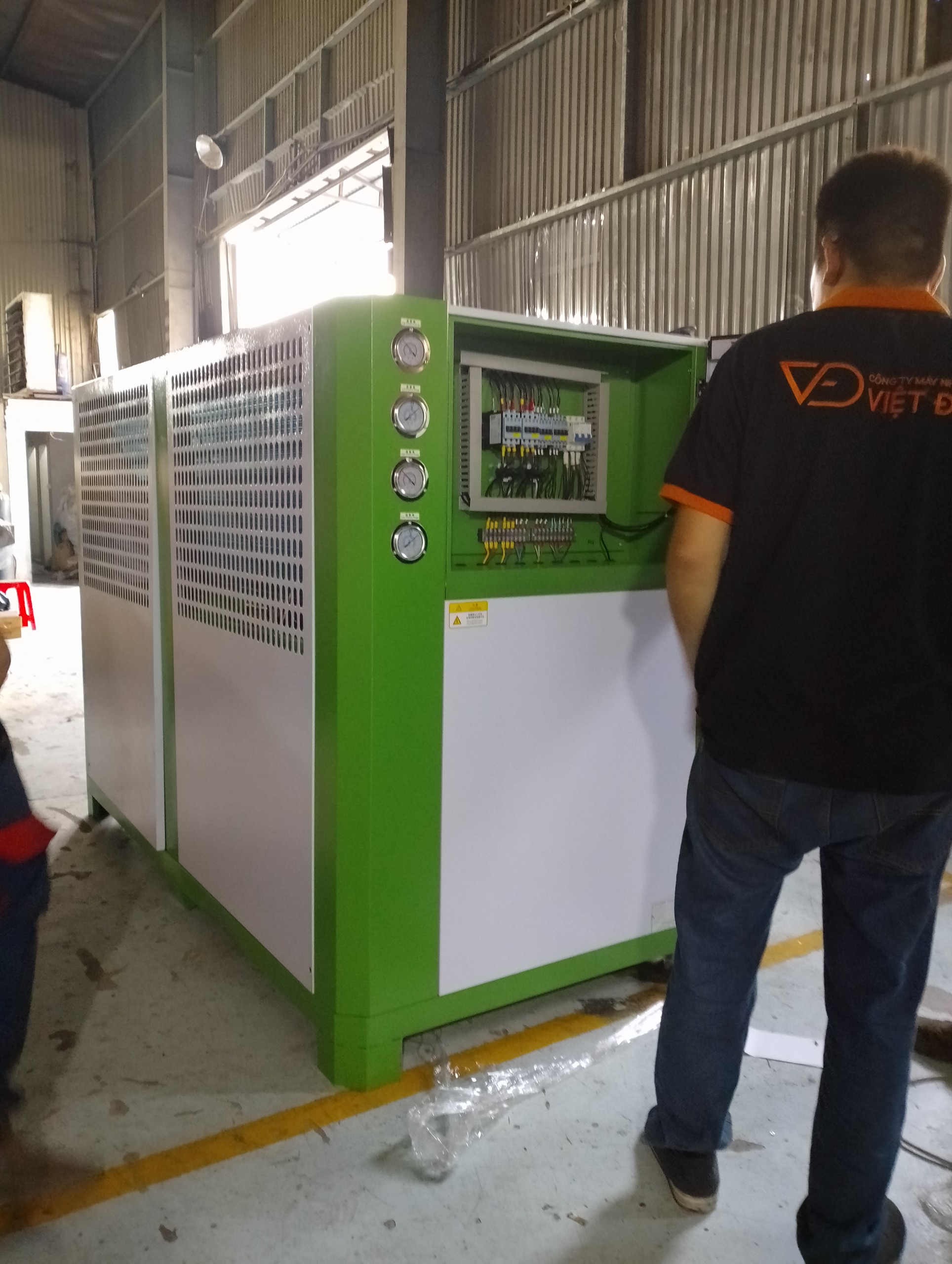 Tủ điện điều khiển đi kèm chiller 