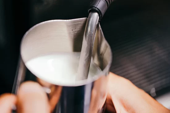 Bọt sữa dùng để làm gì ? 