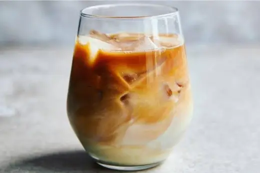 Latte Đá Mát Lạnh – Cách Làm Cà Phê Đậm Vị Mà Vẫn Thanh Mát