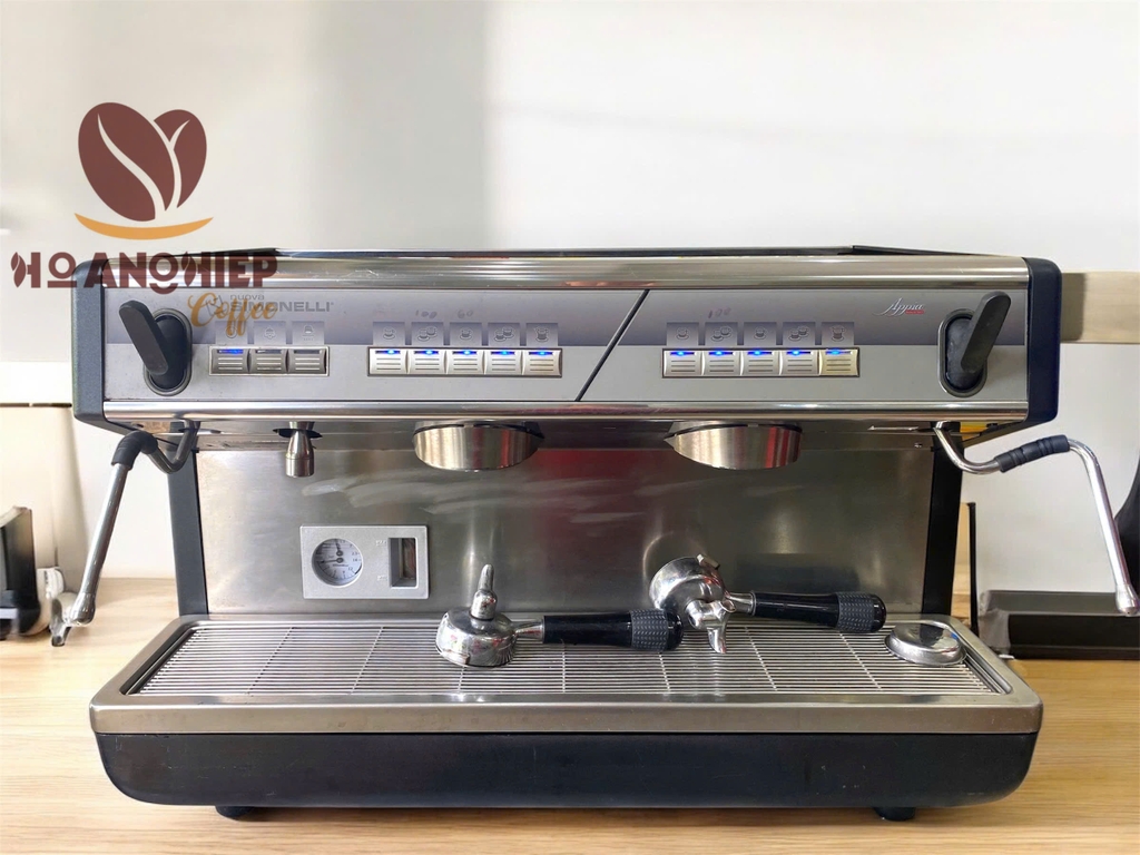 Máy pha cà phê Simonelli của nước nào? Vì sao được quán cà phê chuyên nghiệp tin dùng?