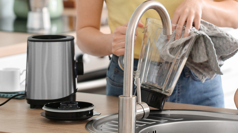 Mẹo vệ sinh và bảo quản máy xay sinh tố để dùng bền lâu
