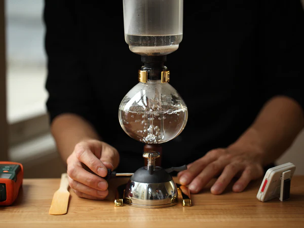 Những lý do khiến pha cà phê bằng ấm siphon trở thành trải nghiệm nghệ thuật