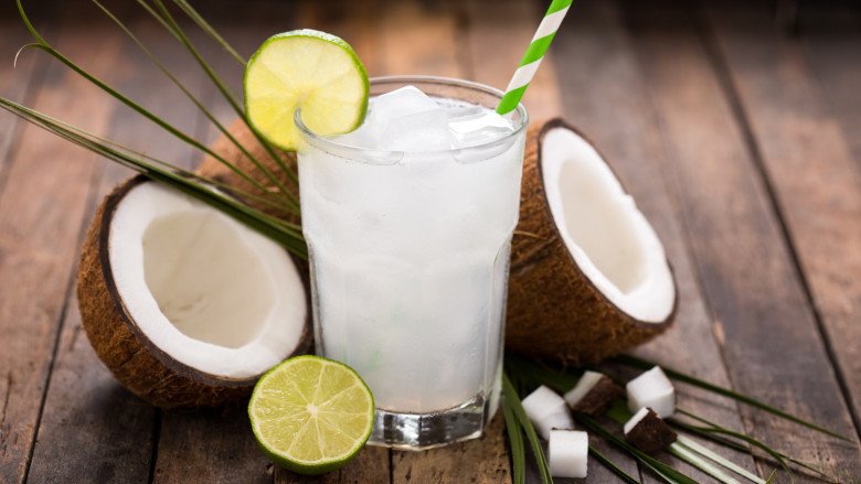 Nước dừa tươi giải nhiệt tự nhiên hiệu quả cho mùa hè nóng bức