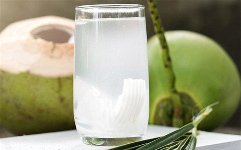 Nước dừa tươi giải nhiệt tự nhiên hiệu quả cho mùa hè nóng bức