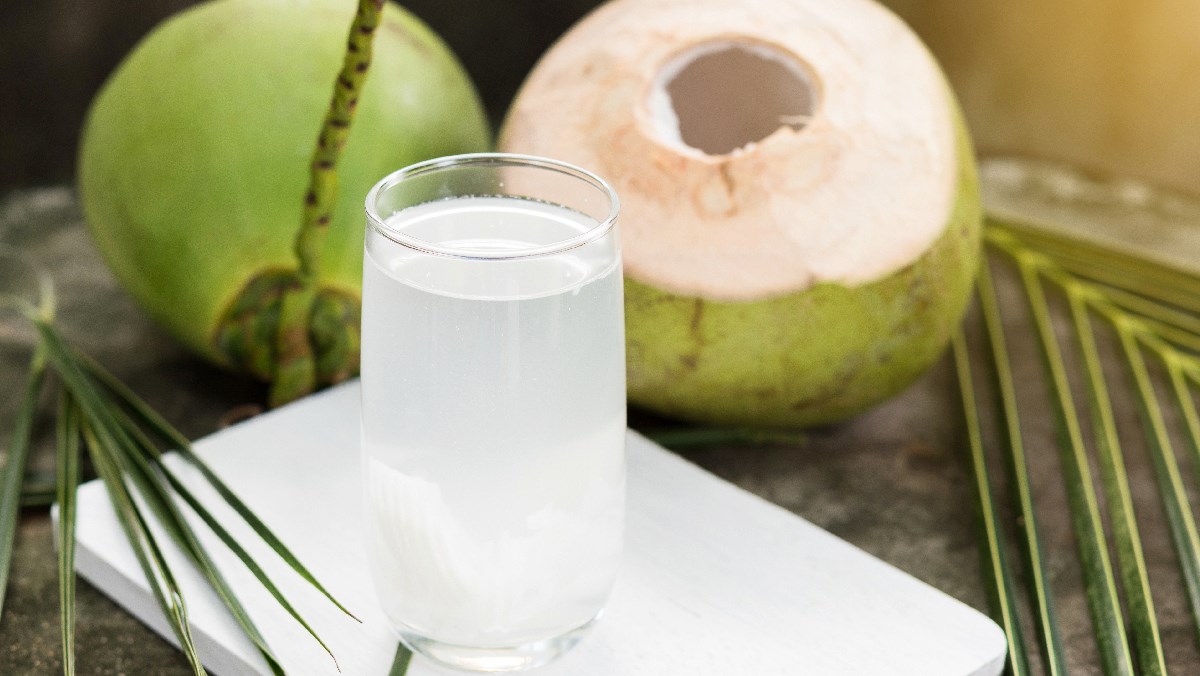 Nước dừa tươi giải nhiệt tự nhiên hiệu quả cho mùa hè nóng bức