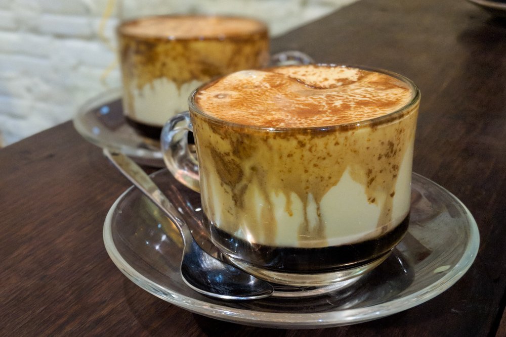 Pha cà phê Vietnamese Egg Coffee