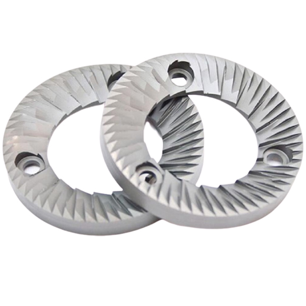 So sánh máy xay cà phê cối xay lưỡi dao và cối xay lưỡi thép