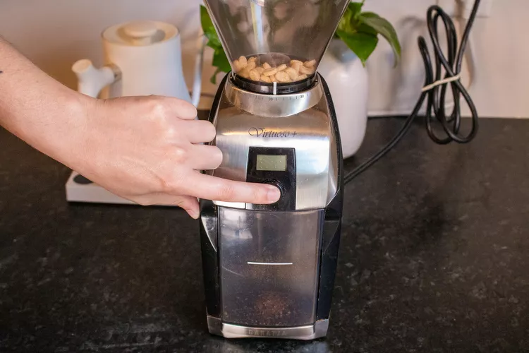 Tại sao việc vệ sinh máy xay cà phê lại quan trọng?
