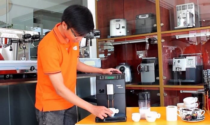 Vệ sinh máy pha cà phê sau mỗi lần sử dụng