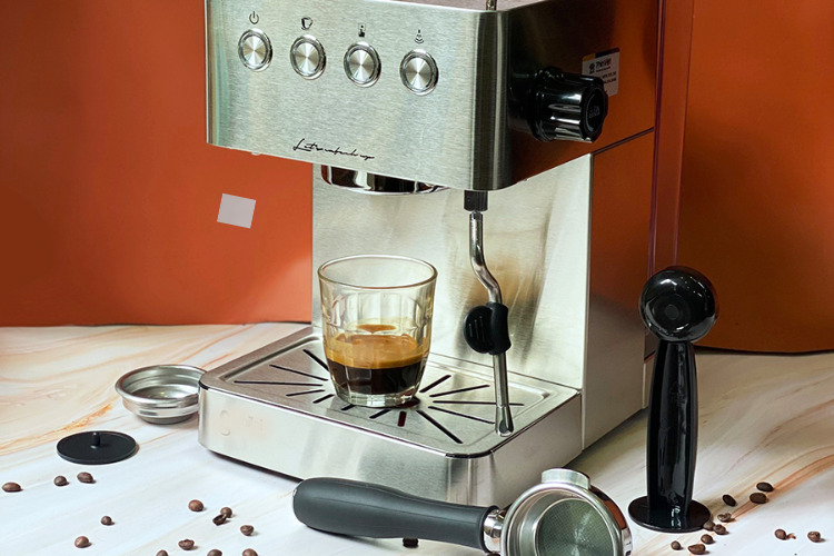 Vì sao ngày càng nhiều gia đình sử dụng máy pha cà phê tại nhà?