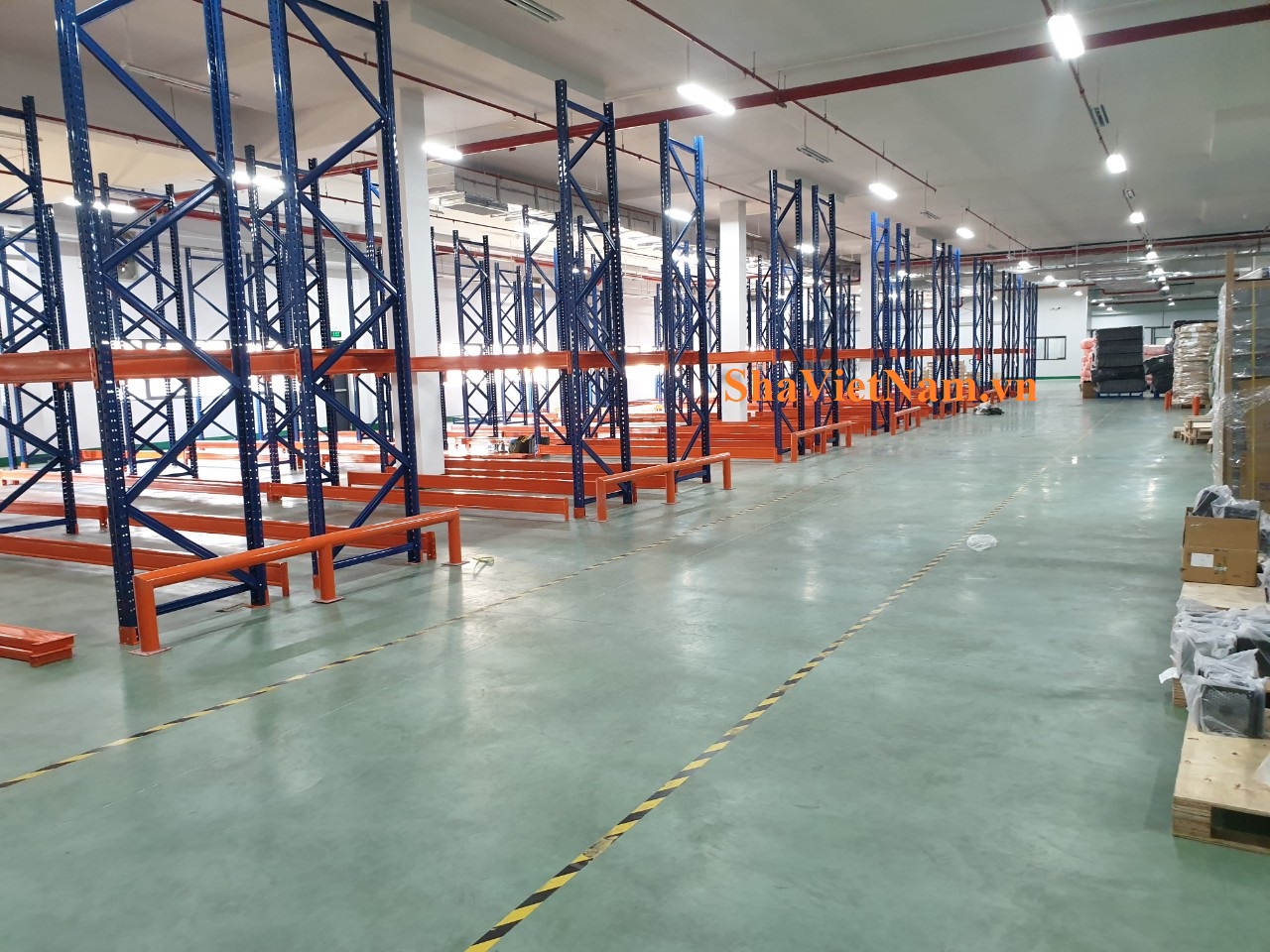 Cách lắp kệ sắt V lỗ đơn giản trong 4 bước ai cũng làm được
