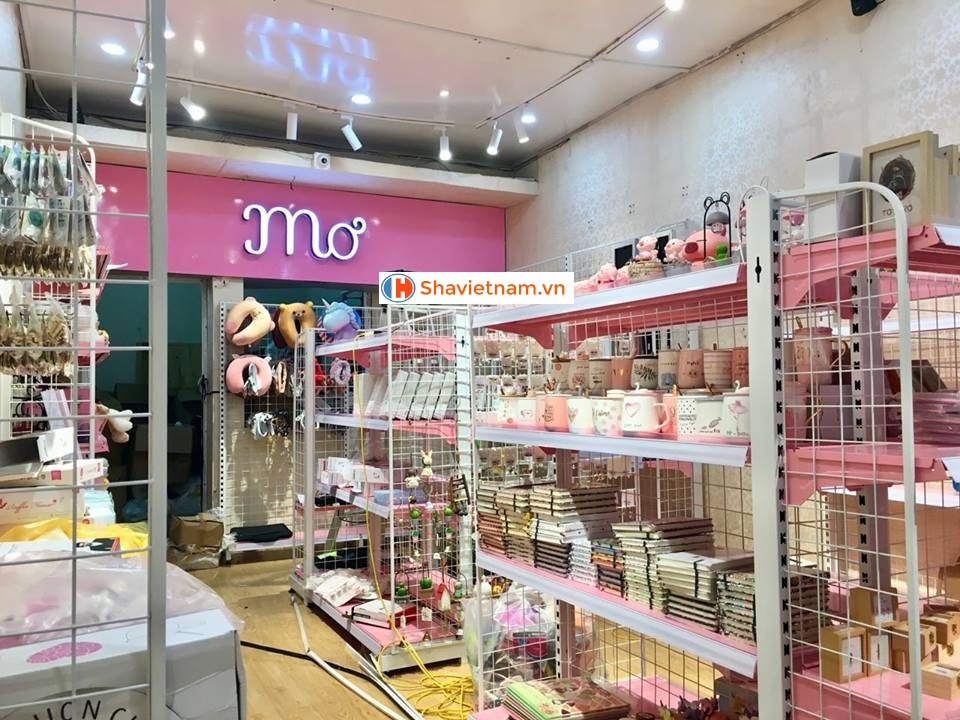 Kệ siêu thị tại Shop Mơ - Tôn Thất Tùng.