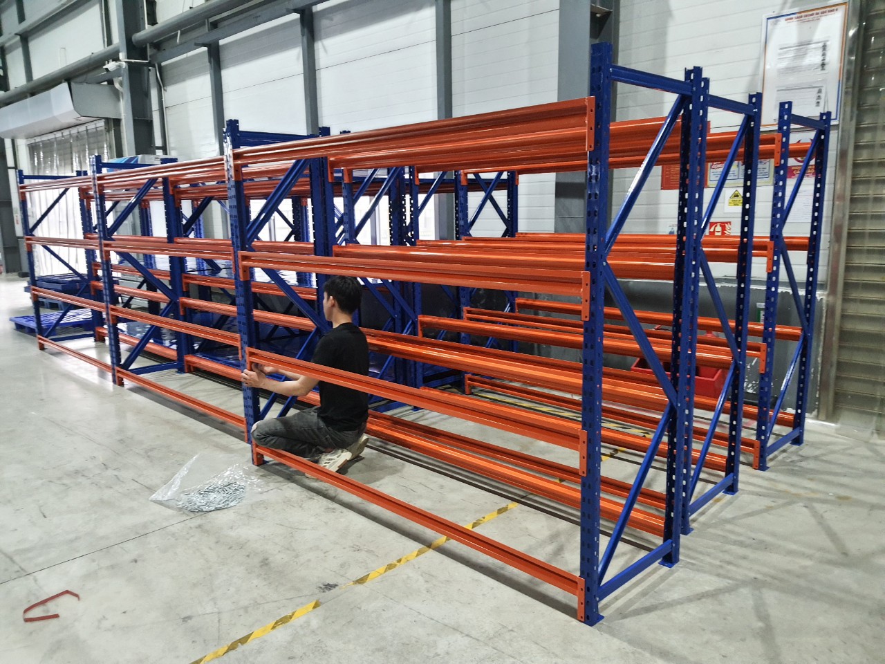Kệ giá siêu thị làm thay đổi bộ mặt tạp hóa thế nào?