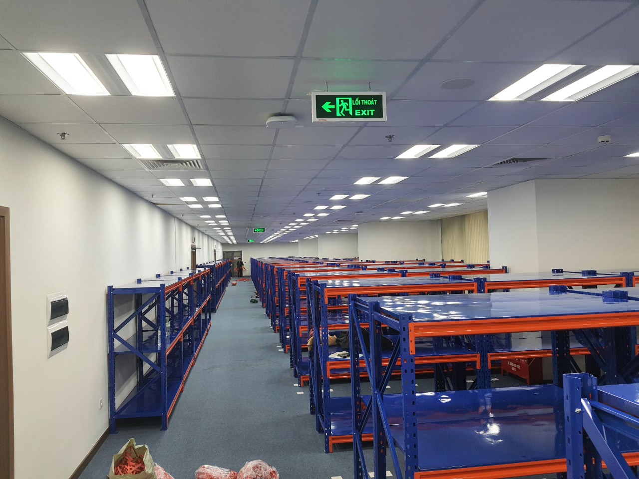 Kệ giá siêu thị làm thay đổi bộ mặt tạp hóa thế nào?