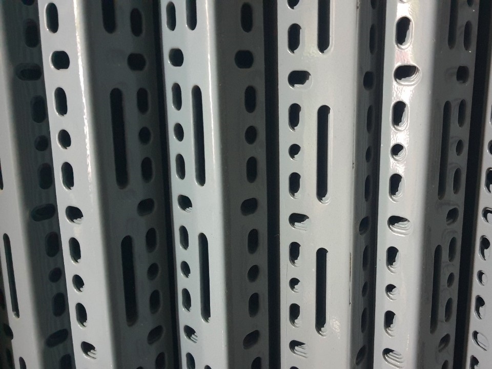 Cập nhật đầy đủ thông tin về kệ sắt V lỗ 1 tầng