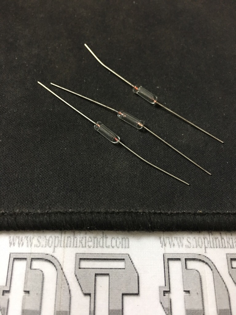 cau-chi-f2a-250v-3x10mm-thuy-tinh-trong-suot