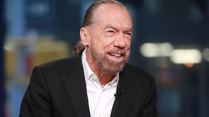 Từ bán dạo dầu gội thành chủ nhân đế chế tỷ 