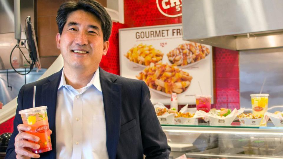 Chịu lỗ 10 năm để phát triển đế chế đồ ăn nhanh xuyên biên giới