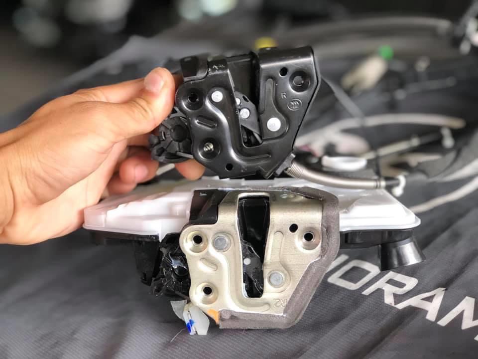 Độ cửa hit tự động cho xe Hyundai Santafe