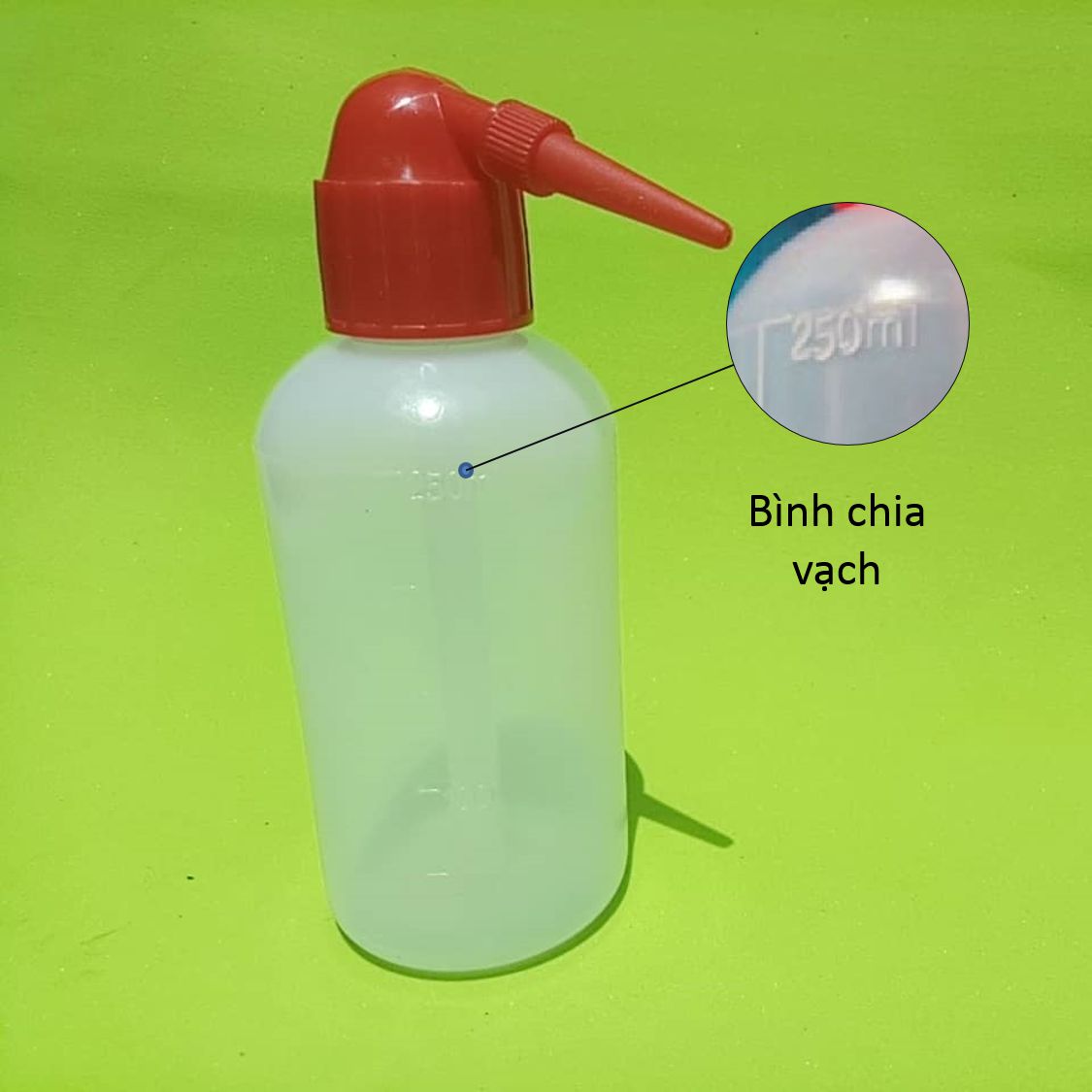 Bình tia nắp đỏ, vòi cong, dung tích 250ml, nhựa PP