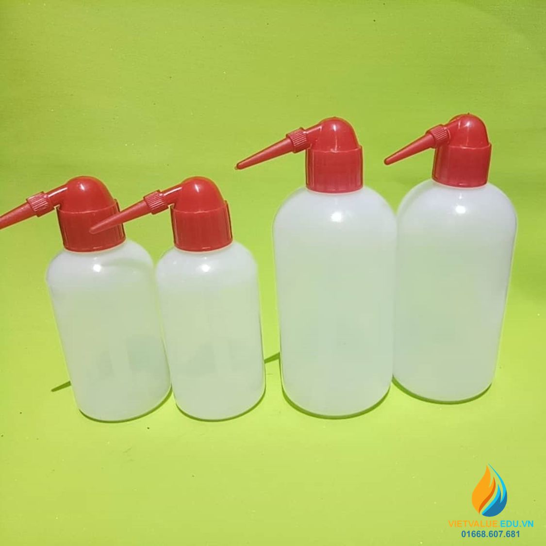 Bình tia vòi cong, nắp đỏ - 250ml