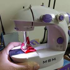 MÁY MAY MINI SM-202A ĐỂN BÀN TIỆN LỢI