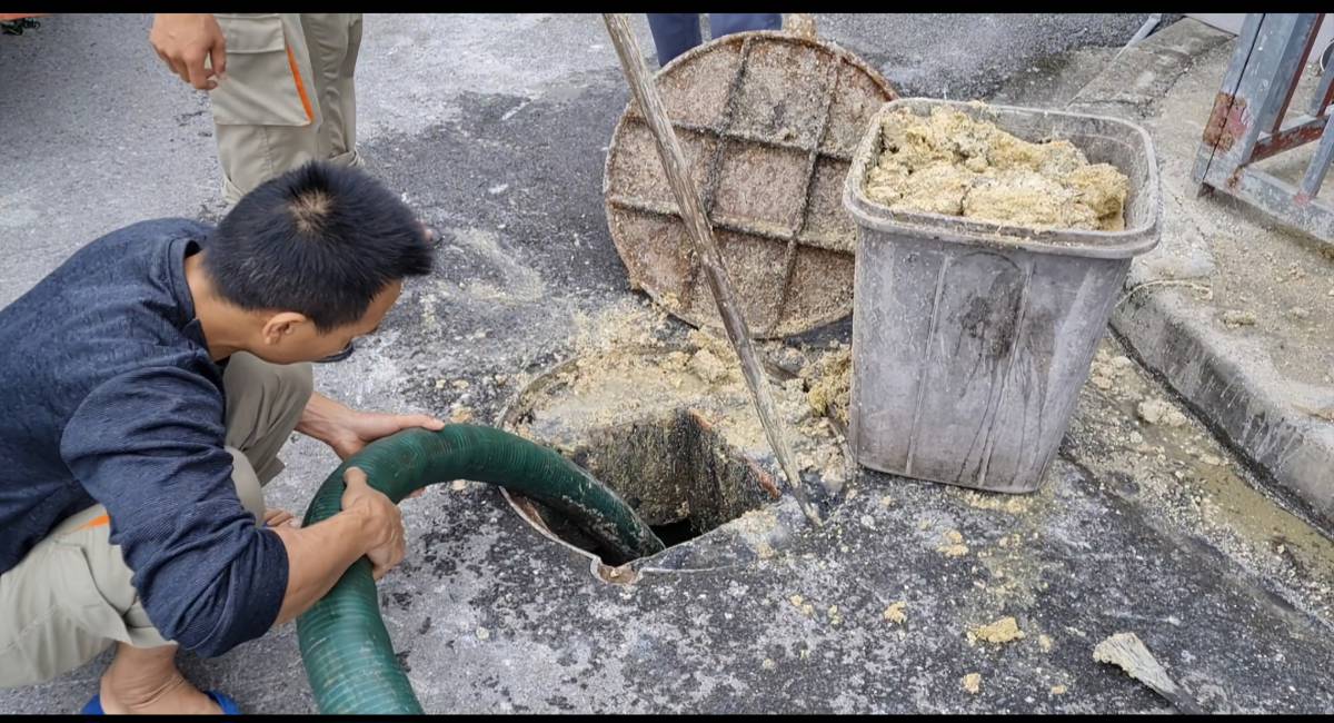 thông tắc bể phốt chuyên nghiệp giá rẻ uy tín