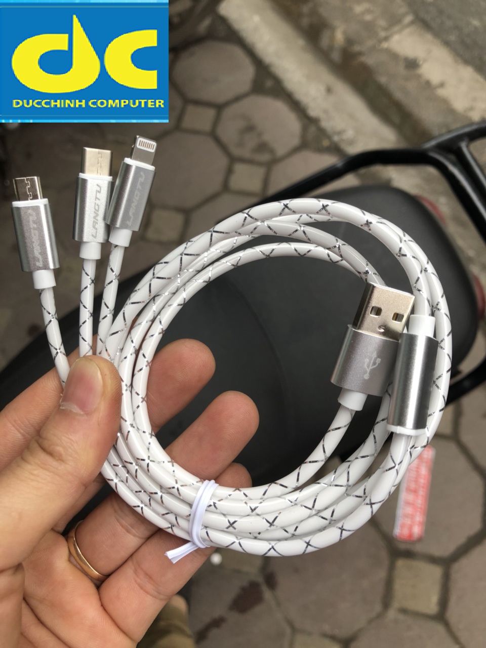 CÁP SẠC 3 ĐẦU ĐA NĂNG LANGTU- IPHON, SAMSUNG, OPPO, NOKIA, HTC,  Micro, Type-C… Sạc Và Truyền Dữ Liệu Nhanh Chóng(TRẮNG - ĐEN)