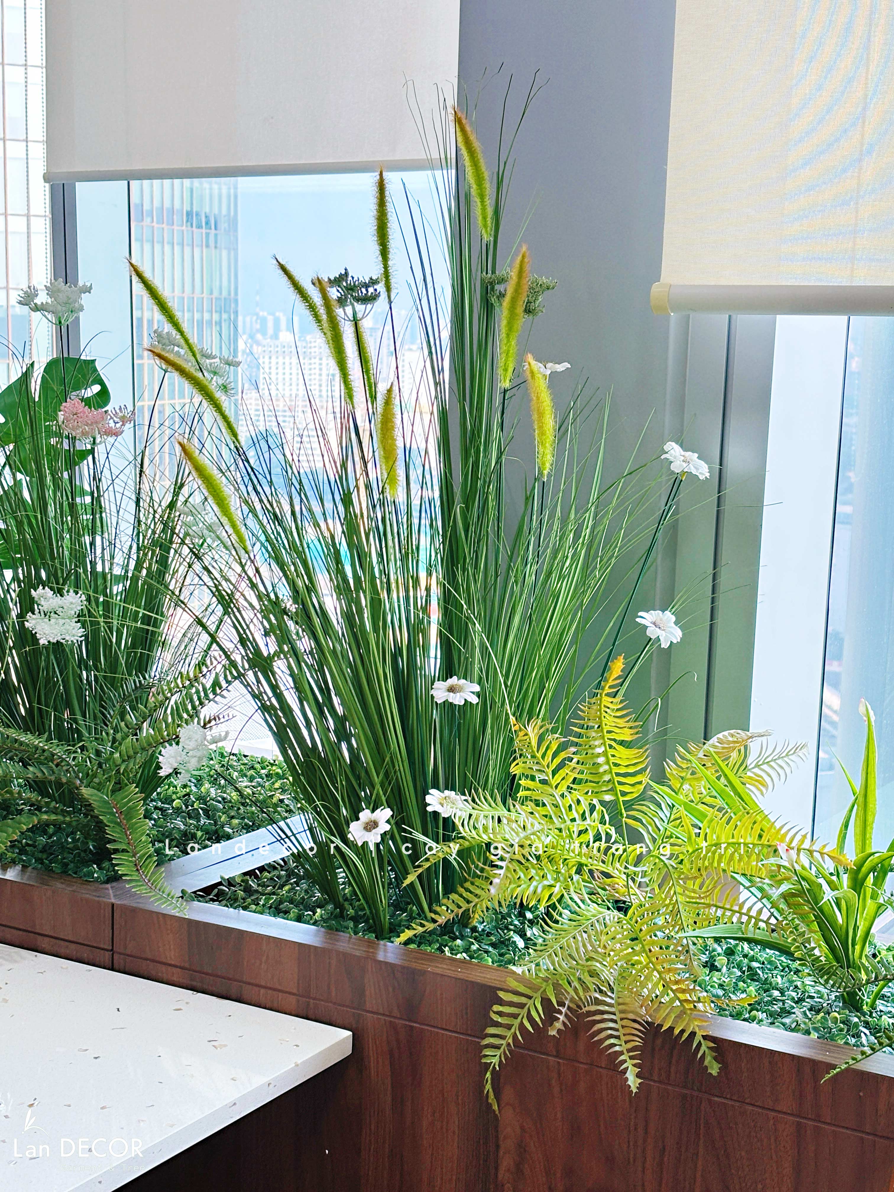 Thiết Kế, Thi Công Tiểu Cảnh Lau Giả Trang Trí Không Gian Văn Phòng Làm Việc