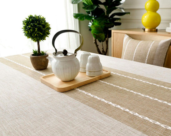 Khăn trải bàn thêu hàng trái tim (kem) - TB265