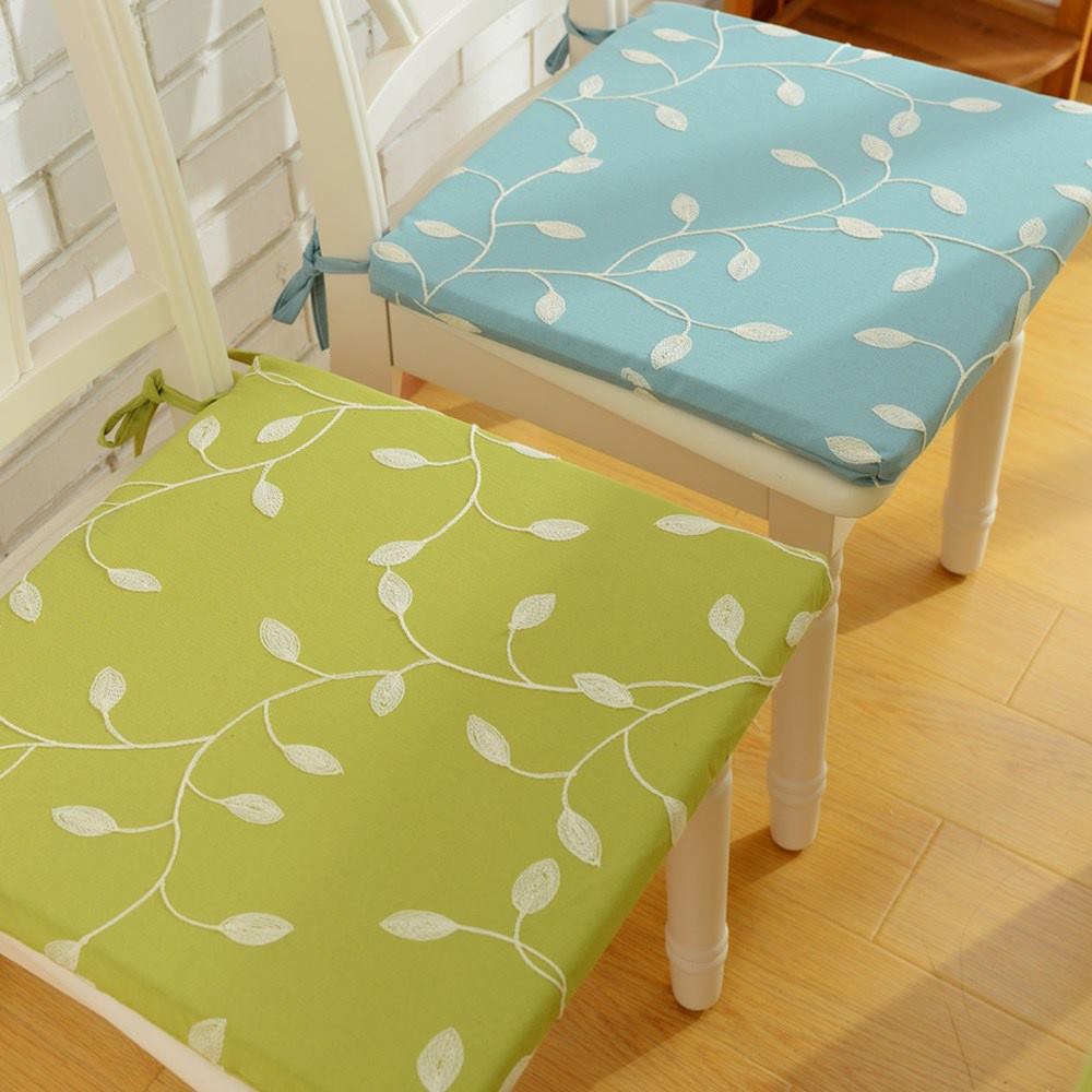 Đệm ghế lá thêu nền xanh cốm - BMG323