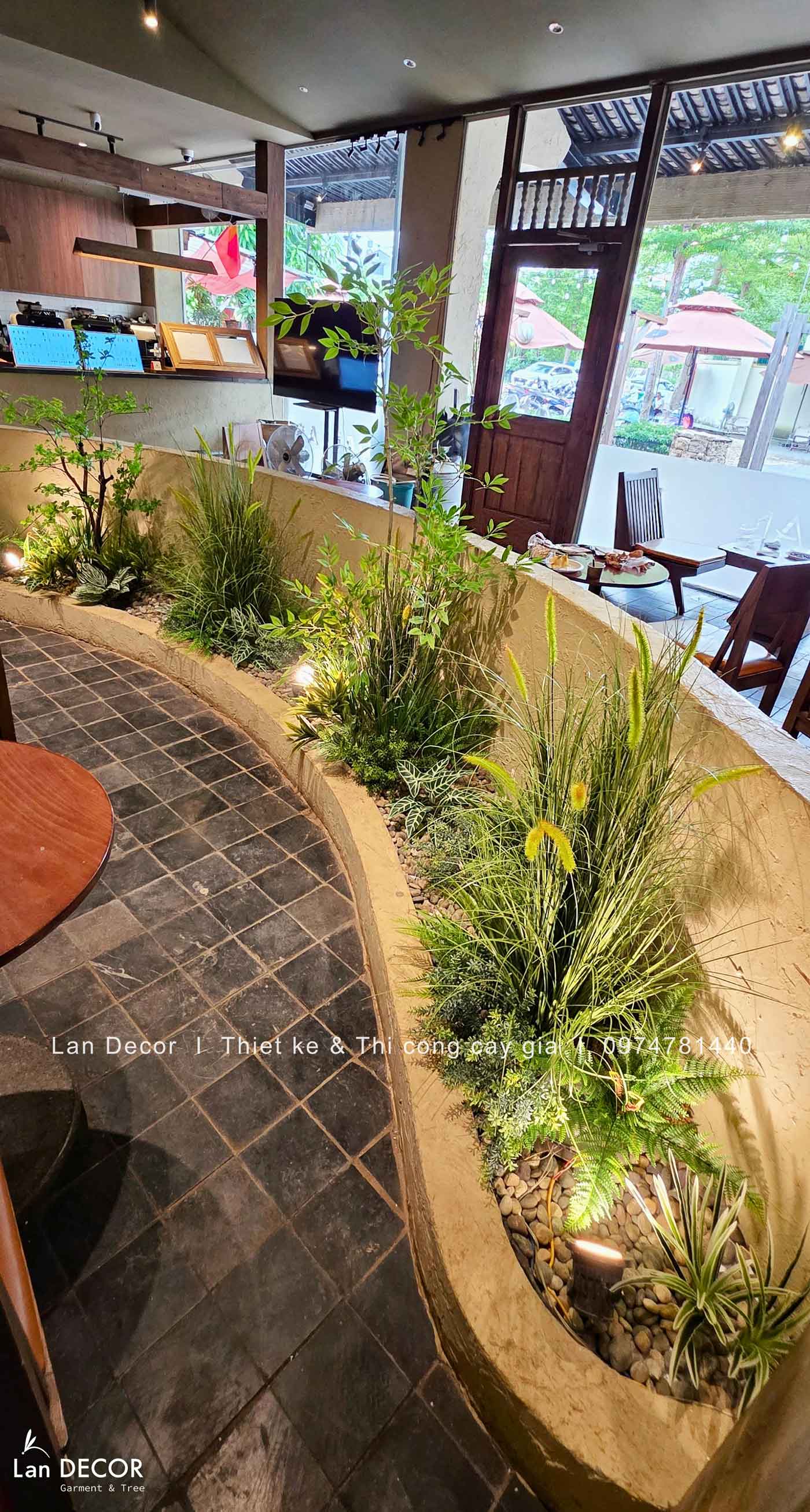 Thi Công Tiểu Cảnh Cây Giả Decor Quán Cafe
