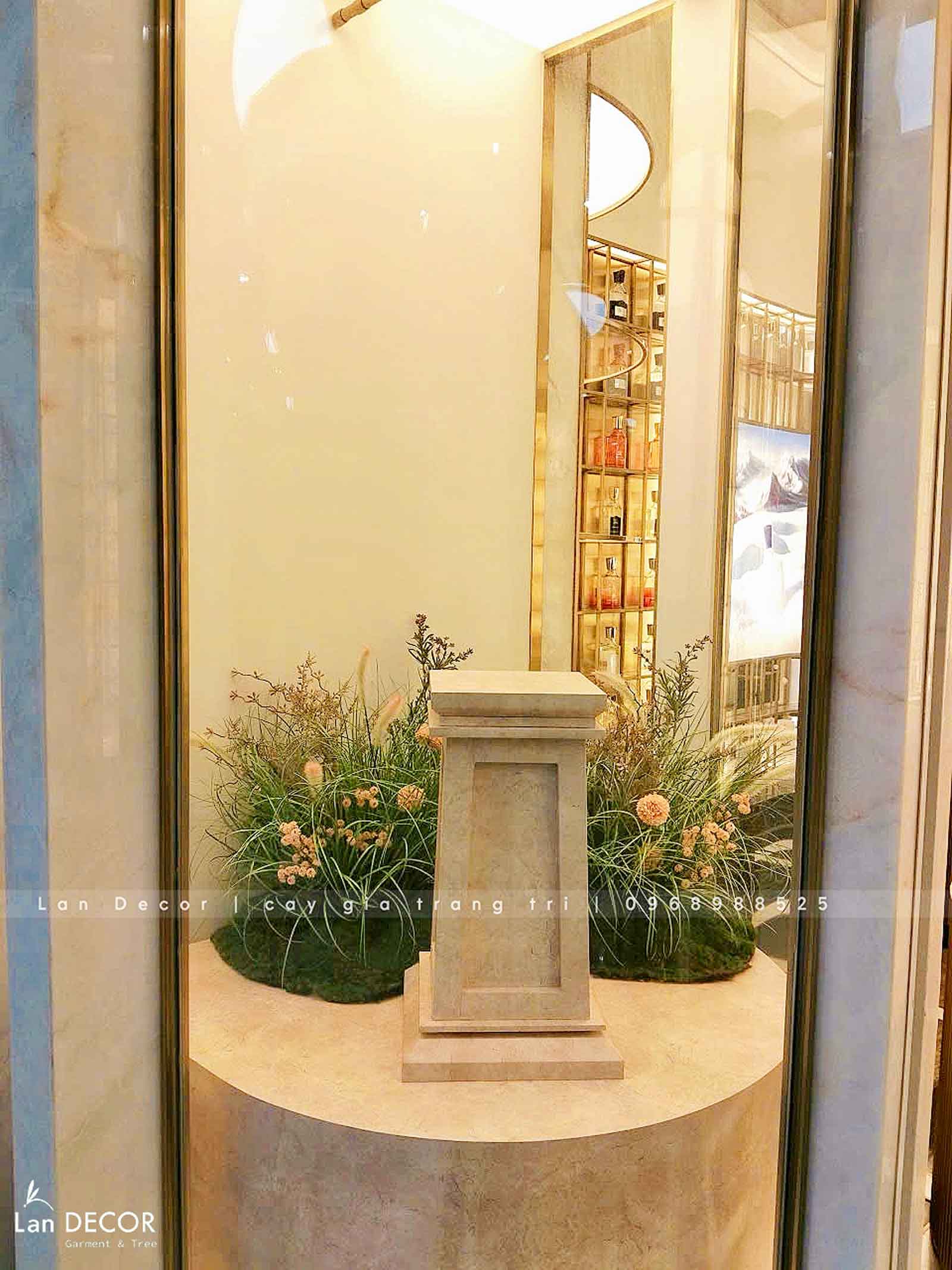 Tiểu Cảnh Lau Giả Decor Không Gian Cửa Hàng Nước Hoa Sang Trọng