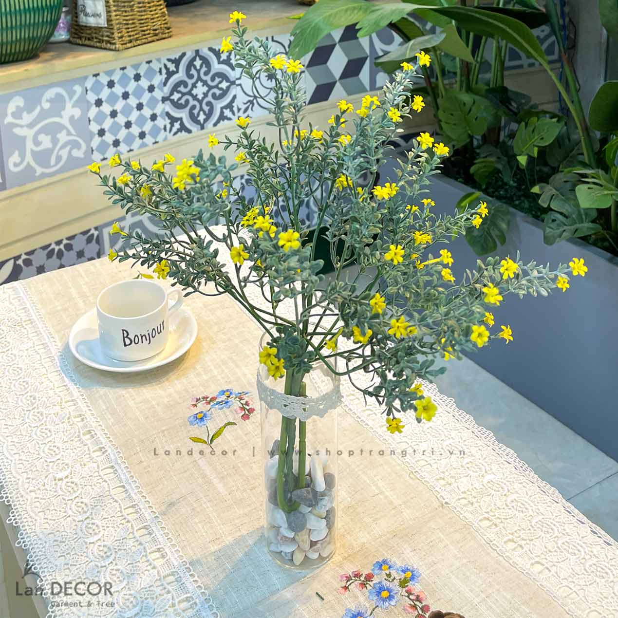 HOA NHÍ CẮM LỌ TRANG TRÍ NHỎ XINH- CC738