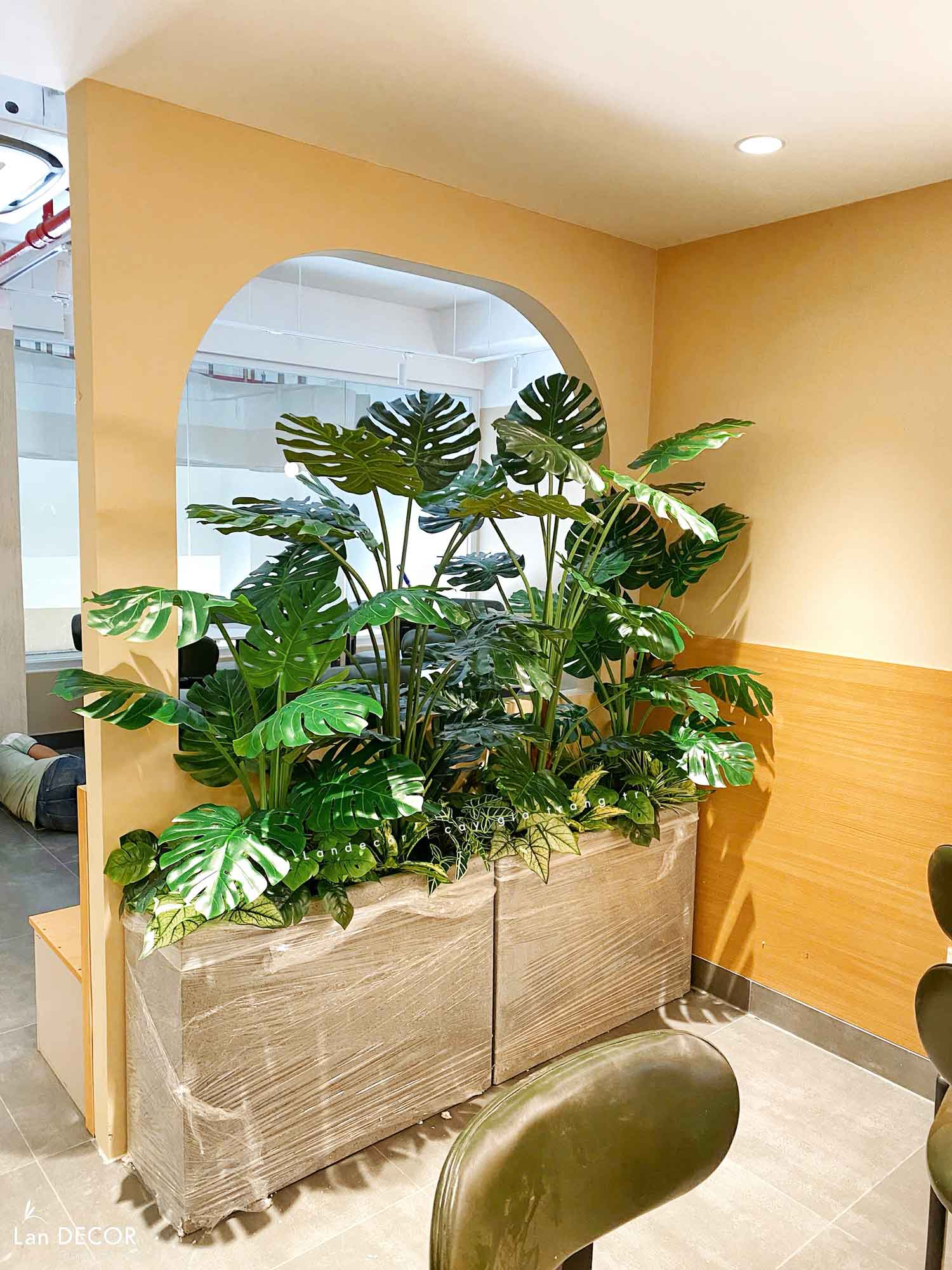 Tiểu Cảnh Quán Cafe- Mẫu Tiểu Cảnh Cây Giả Thiết Kế Quán Cafe Xanh Độc Đáo