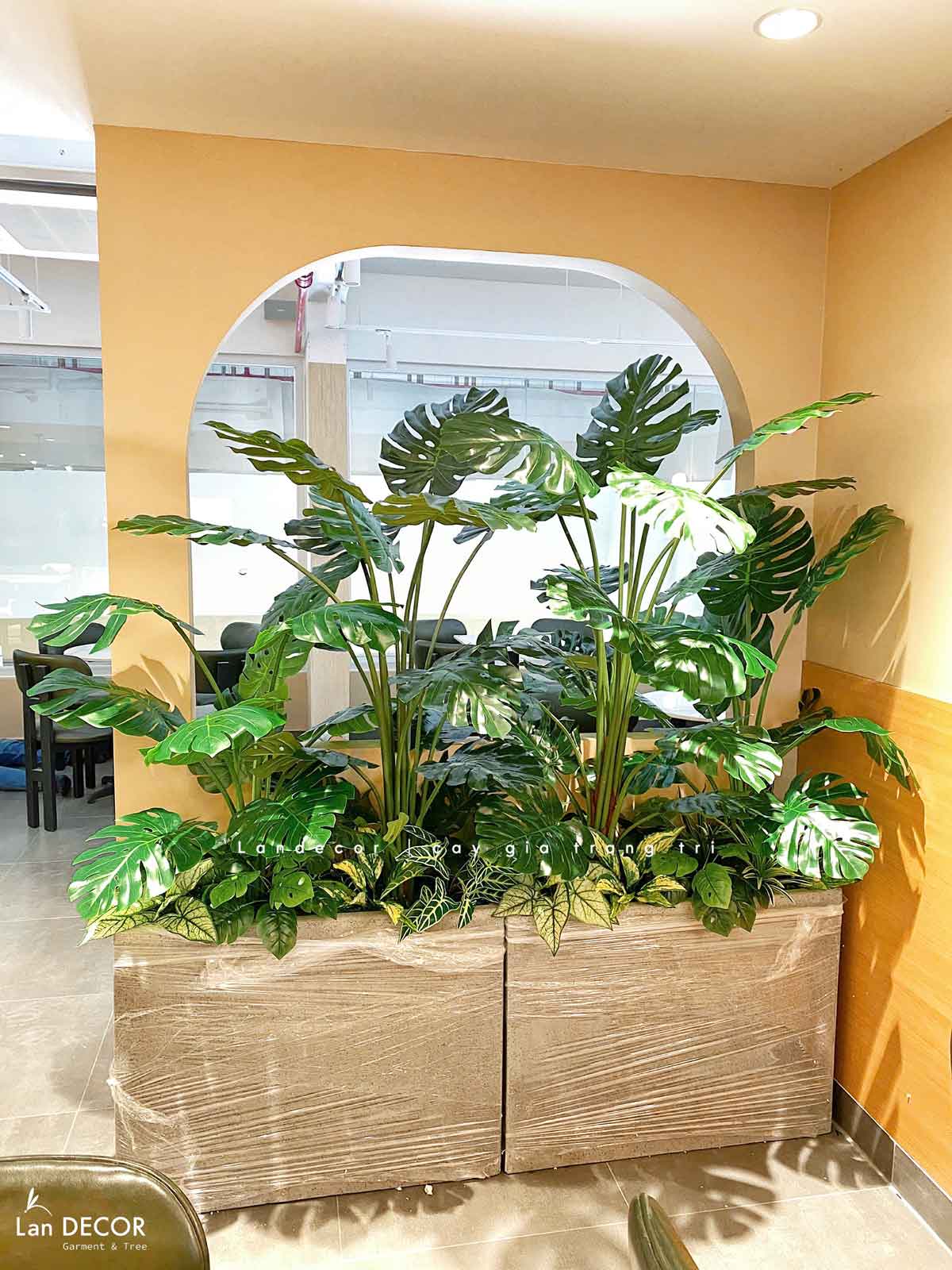 Tiểu Cảnh Quán Cafe- Mẫu Tiểu Cảnh Cây Giả Thiết Kế Quán Cafe Xanh Độc Đáo