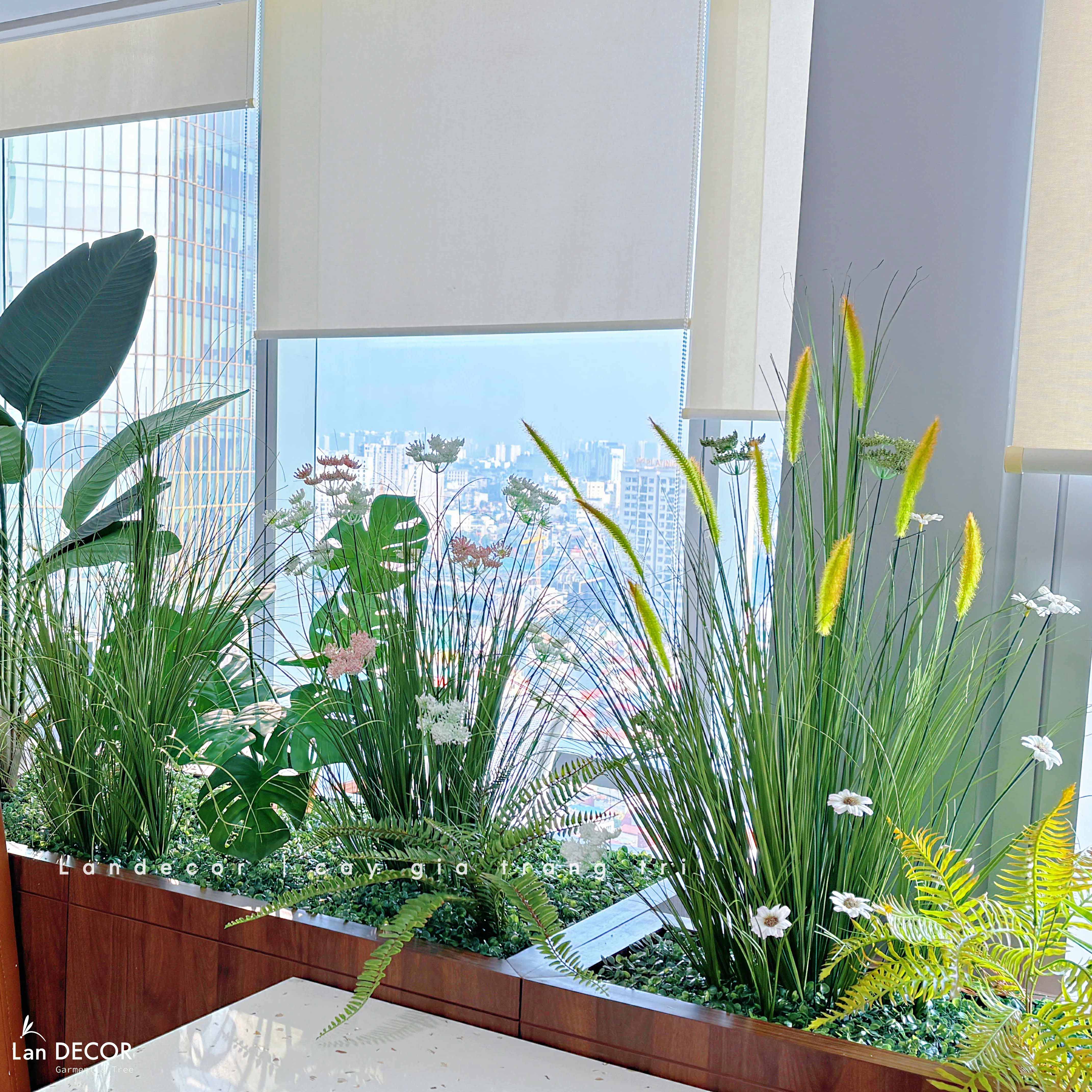Thiết Kế, Thi Công Tiểu Cảnh Lau Giả Trang Trí Không Gian Văn Phòng Làm Việc