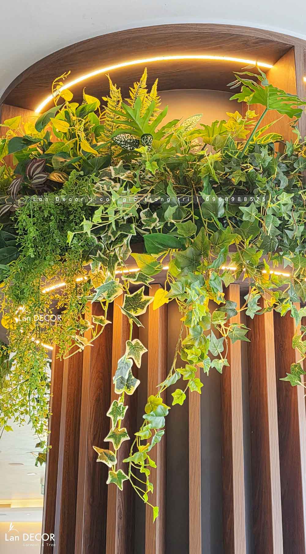 Thiết Kế, Thi Công Tiểu Cảnh Rủ Xanh Trang Trí Sảnh Chờ Gamuda City