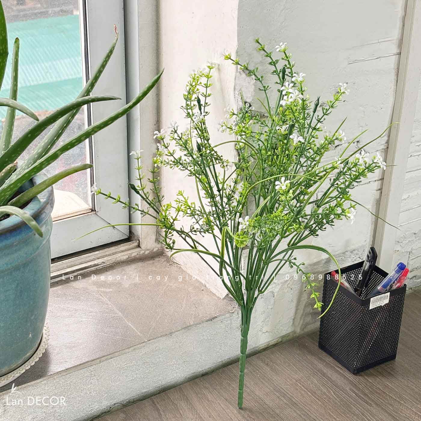 Cành hoa nhí trắng trang trí tiểu cảnh LanDecor (40cm) - HC1090