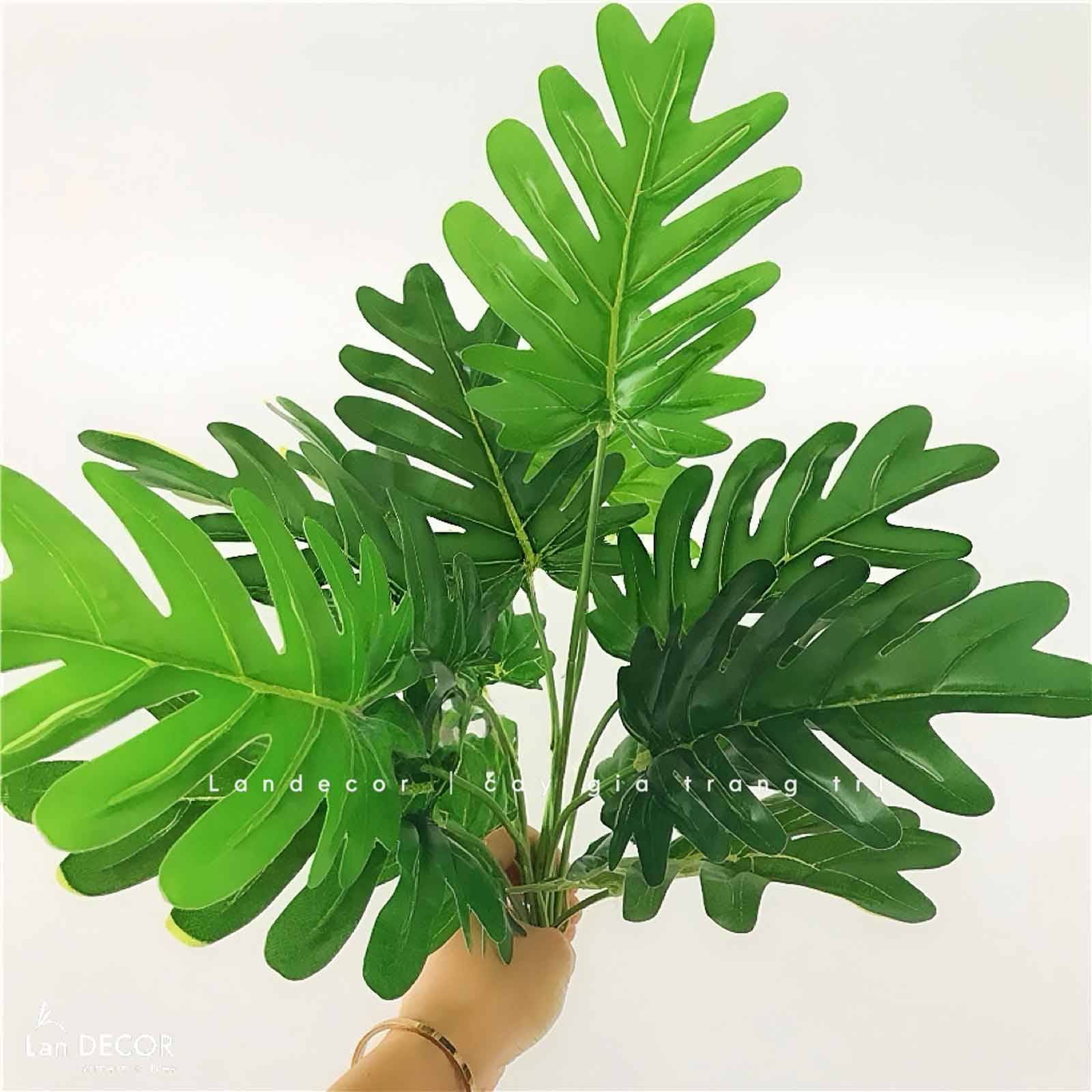 Cành Lá Giả- Cành Lá Xẻ Giả Thiết Bụi Tiểu Cảnh Decor Không Gian (12 lá, 40cm)- HC1387