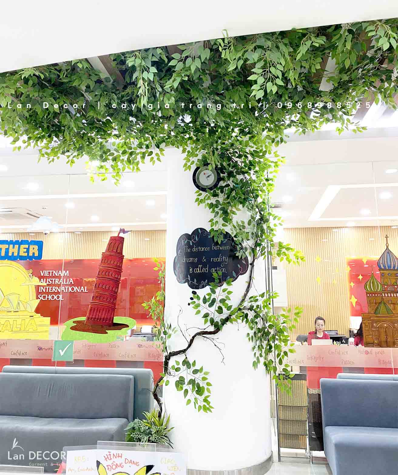 Cây dây leo giả trang trí không gian hiện đại- Công trình Trường Quốc Tế Việt Úc