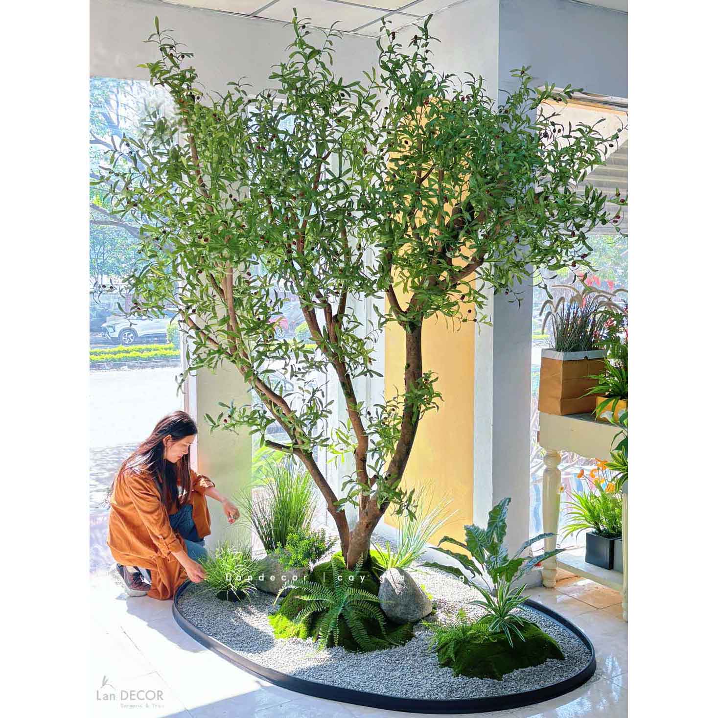 Tiểu Cảnh Cây Giả- Thiết Kế Tiểu Cảnh Cây OLive Giả Trang Trí Không Gian Rộng Ấn Tượng (280X145X285CM) - RC119
