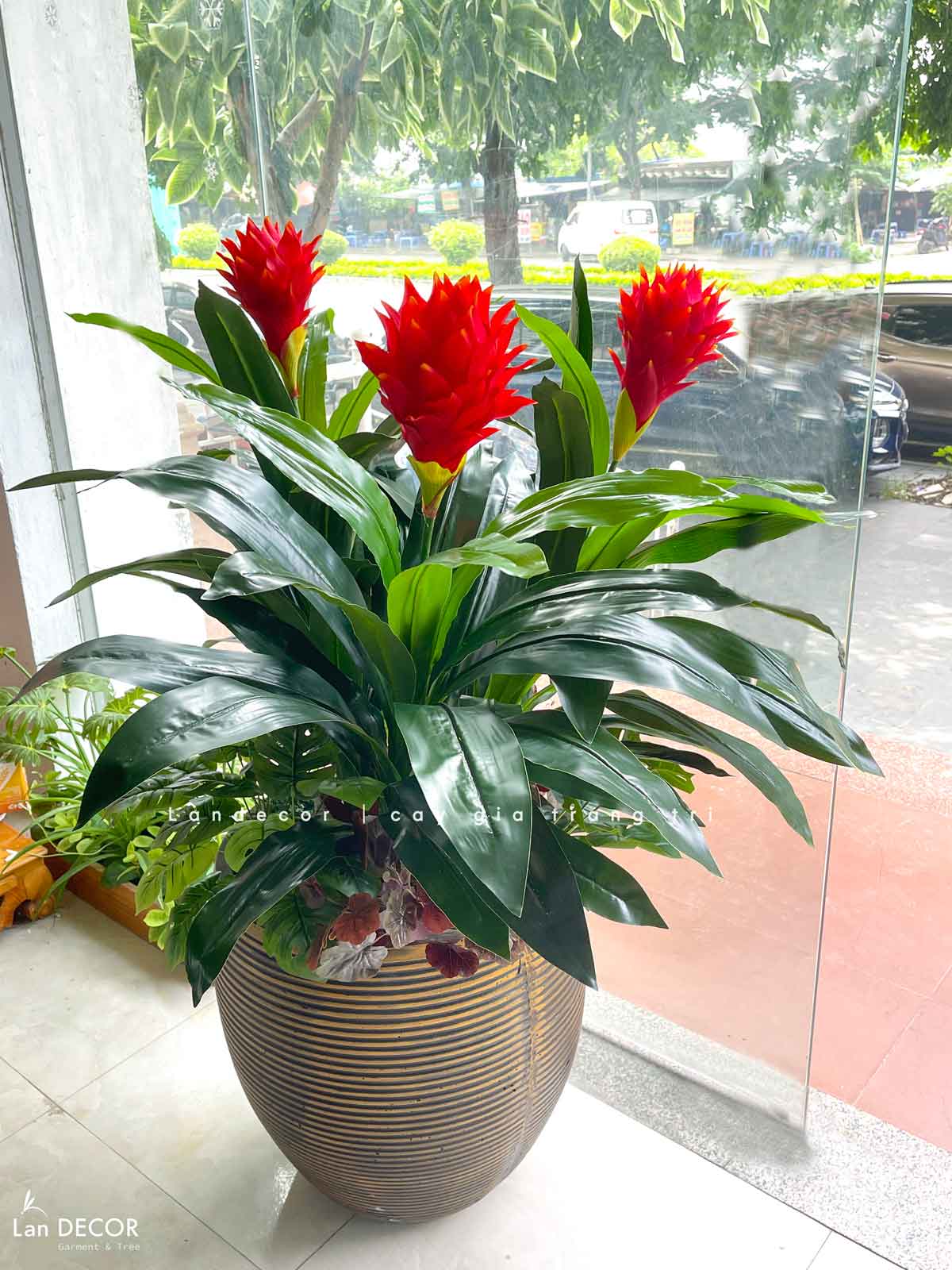 Cây Giả Decor- Cây Phát Lộc Hoa Đỏ Trang Trí Không Gian Sống Động (cao 120cm, tán 65cm)- CC1132