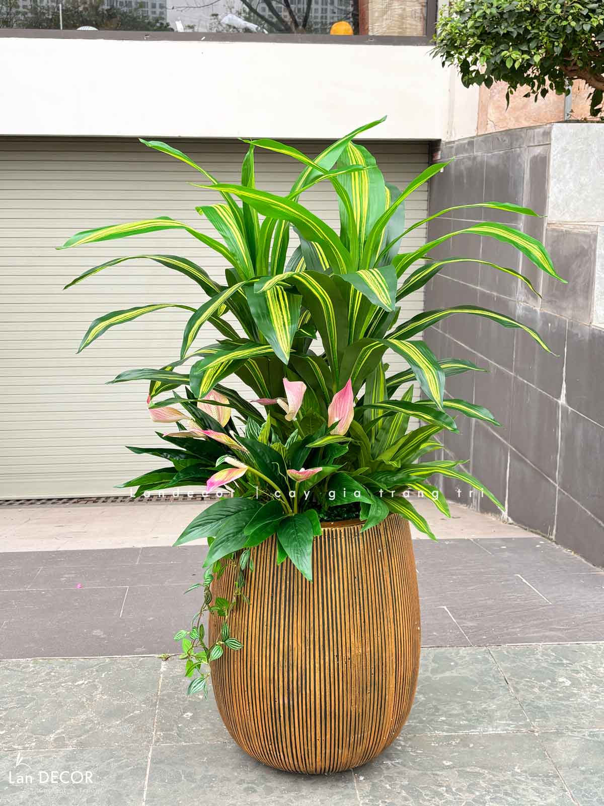 Chậu Xi Măng Trồng Cây Cảnh Thiết Kế Nội Ngoại Thất (35x54cm)- CXM047
