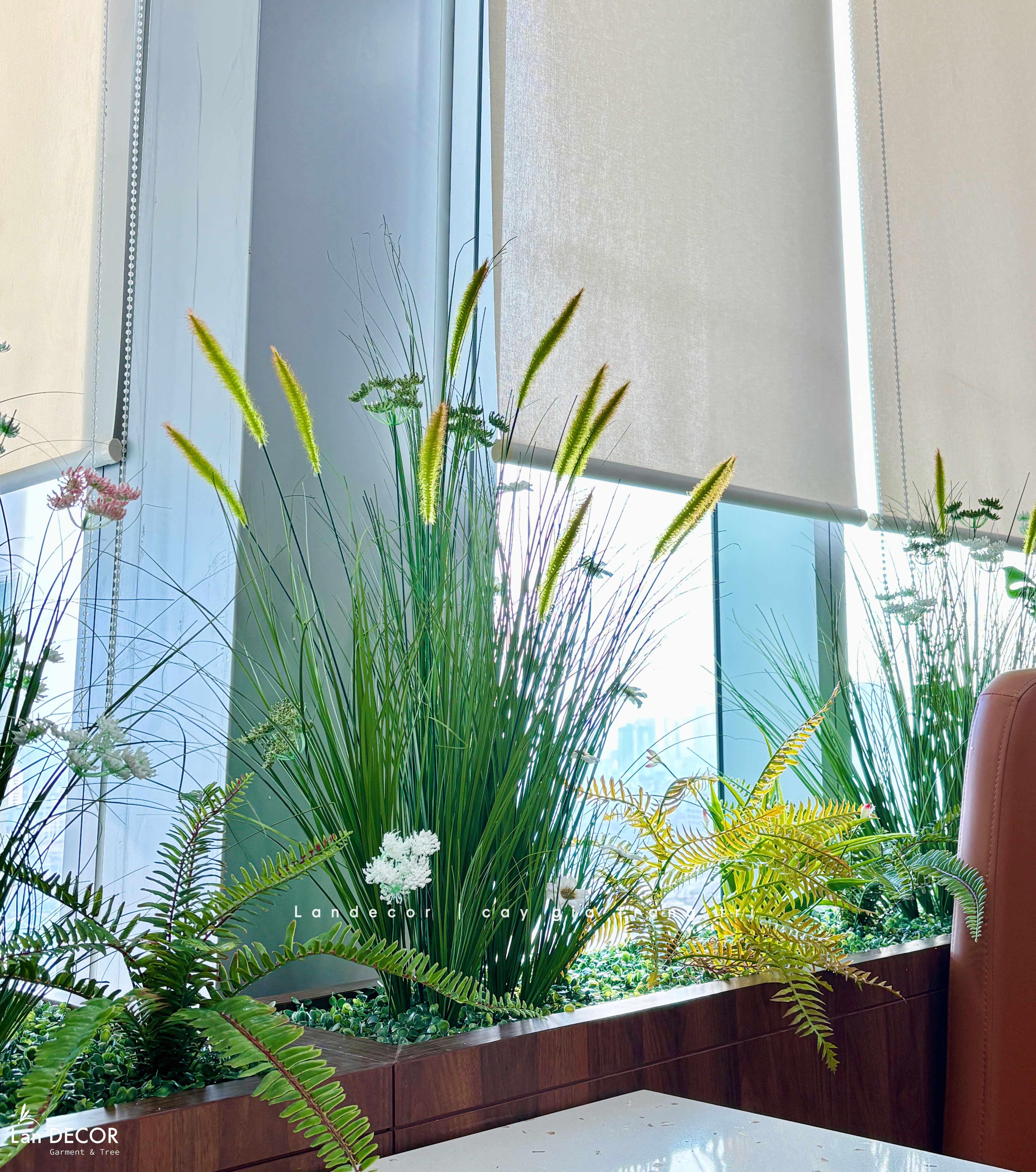 Thiết Kế, Thi Công Tiểu Cảnh Lau Giả Trang Trí Không Gian Văn Phòng Làm Việc
