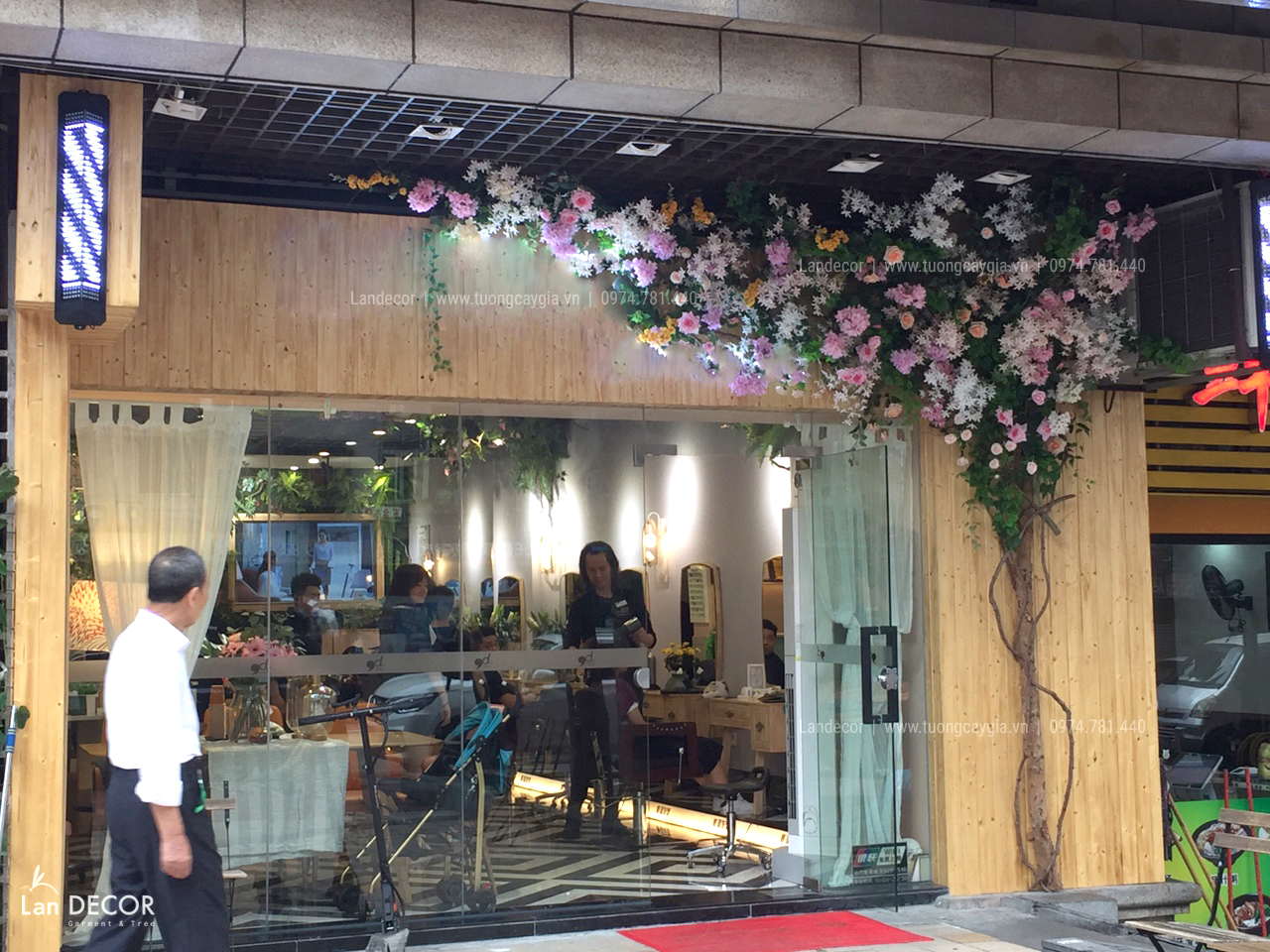 GIÀN HOA HỒNG GIẢ LEO TƯỜNG CHO SALON TÓC - GH013 Tổng Kho Sỉ Cây ...