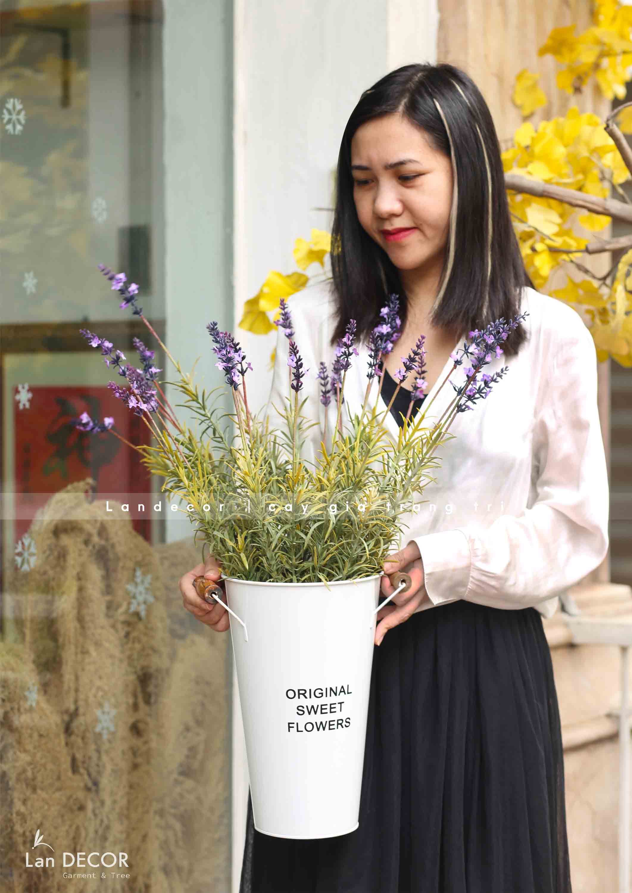 GIỎ HOA OẢI HƯƠNG TRANG TRÍ HÚT MẮT (70CM)- CC757